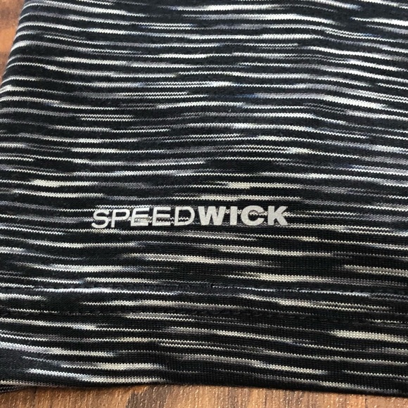 **SOLD**Reebok V Neck Workout Shirt Large - Picture 5 of 6